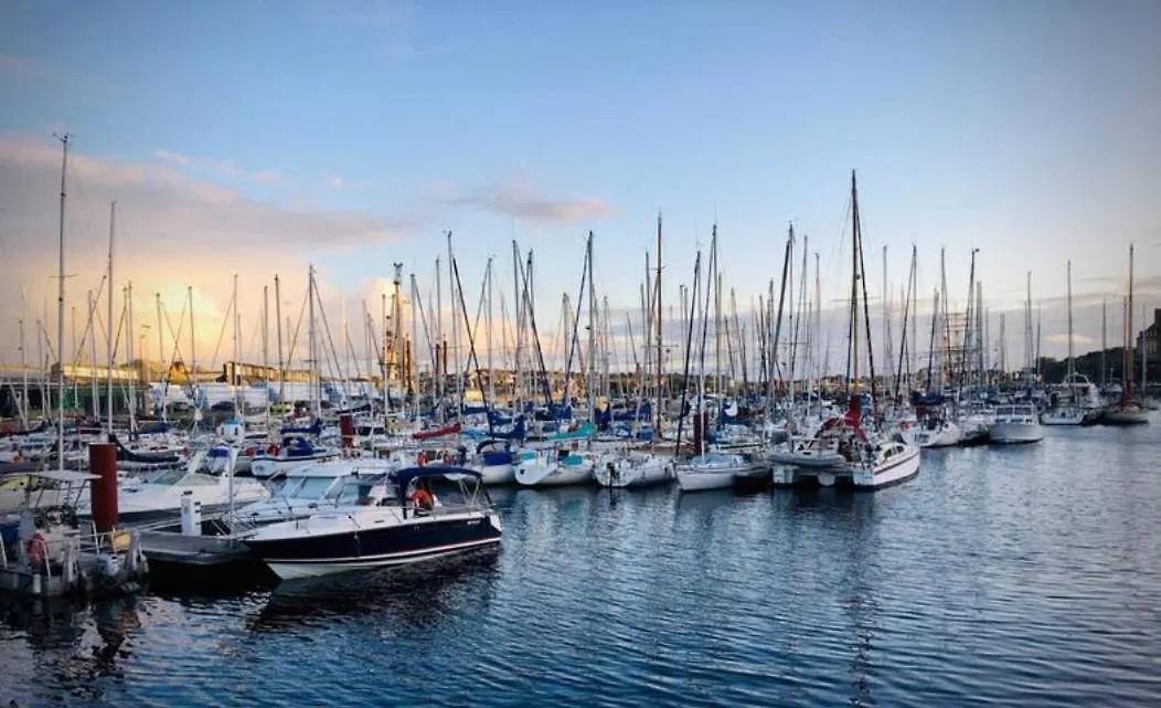 Savannah Saint-Malo 0*,  Francie